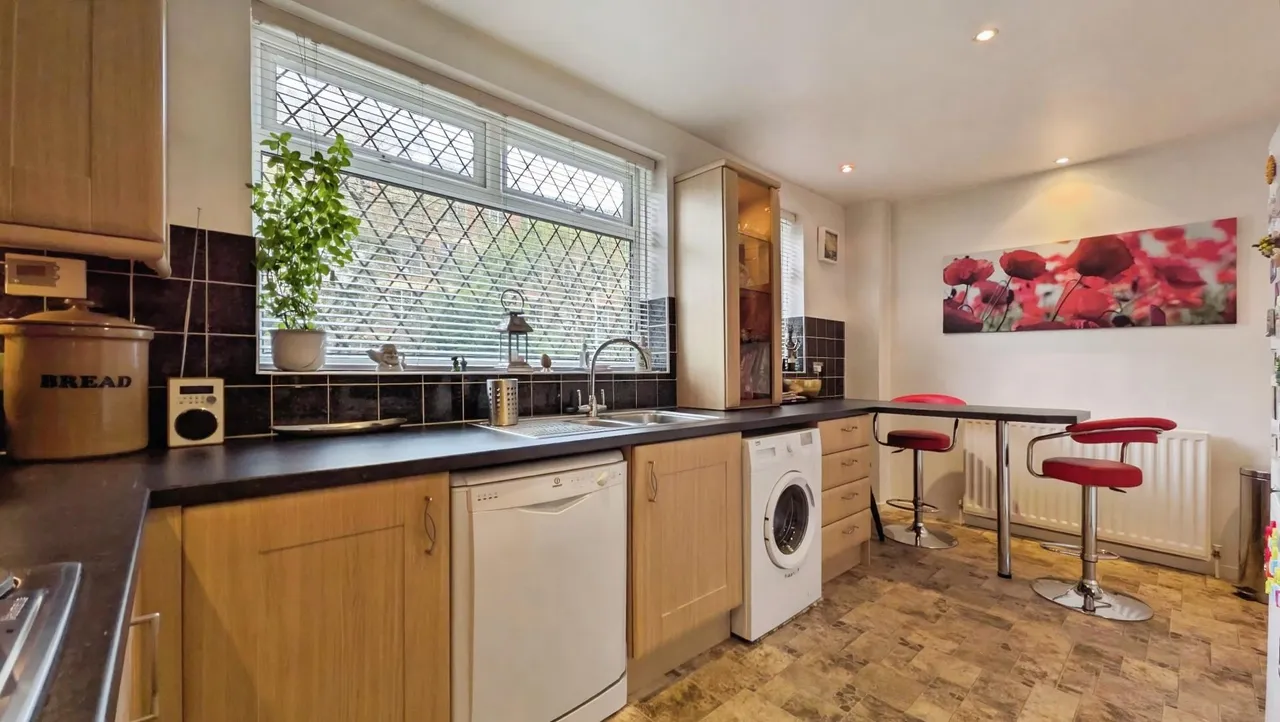 Larch Grove, Lees, OL4, photo 21