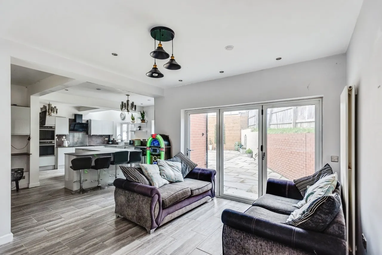 Croft Road, Swindon, Wiltshire, SN1, photo 3