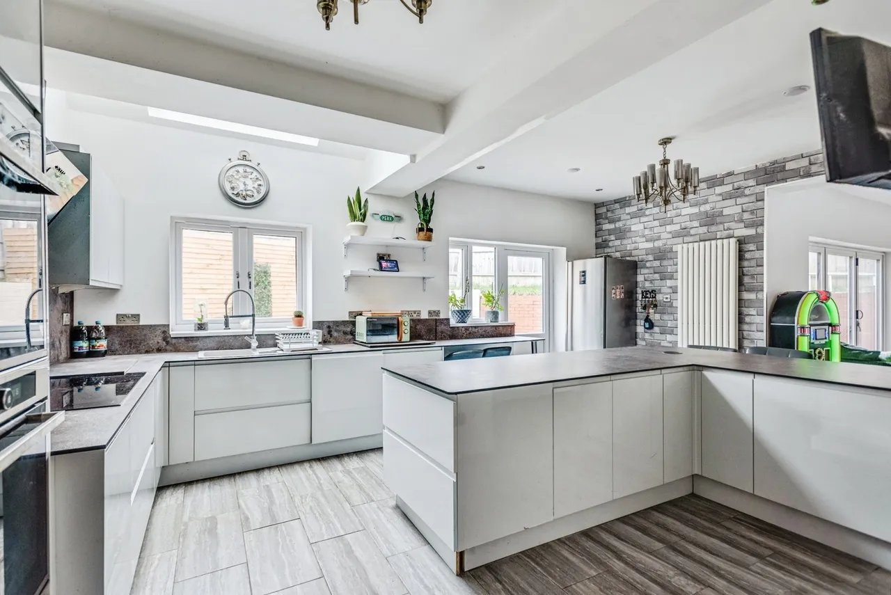 6 bed house for sale — Croft Road, Swindon, Wiltshire, SN1