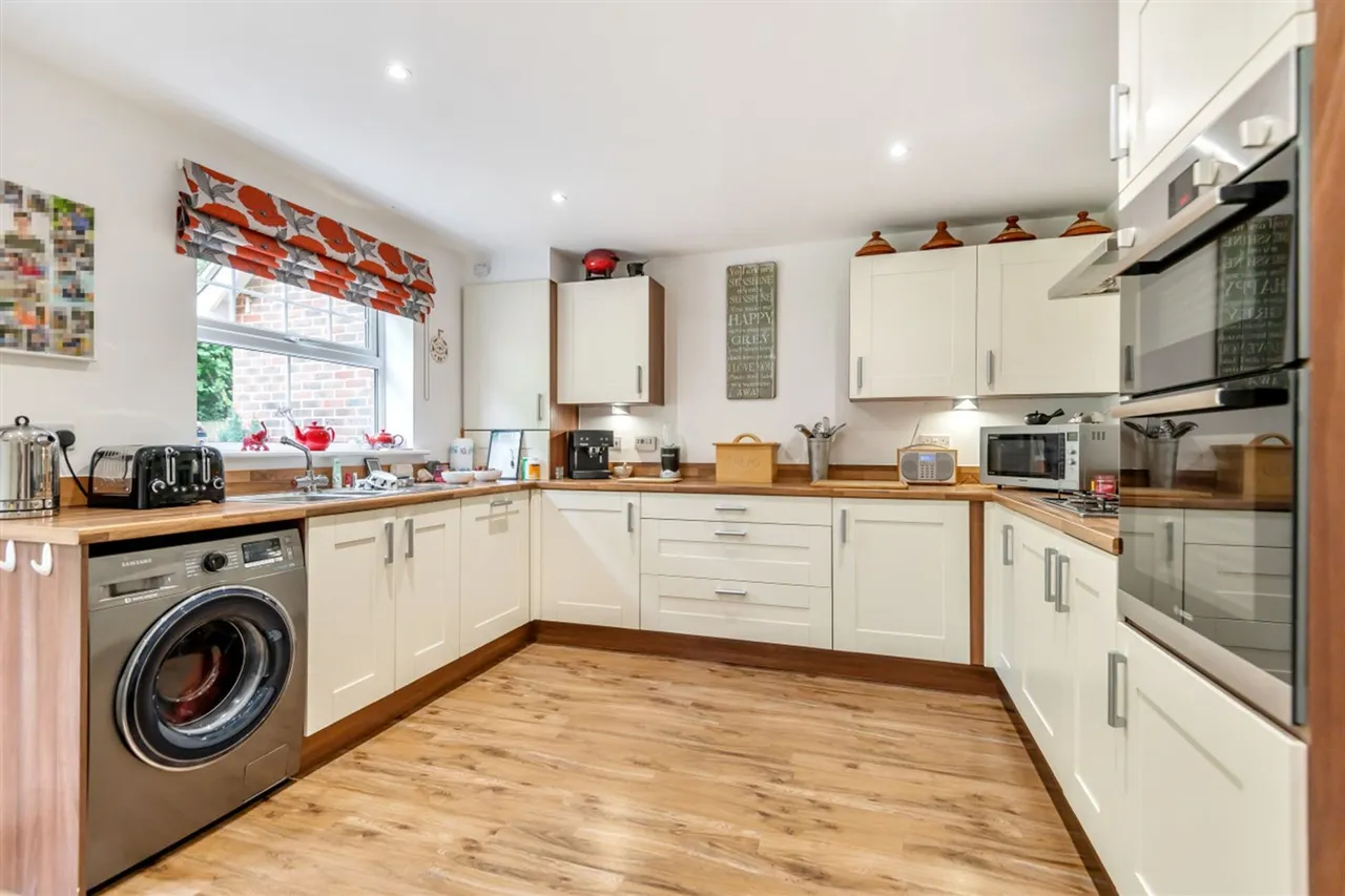 Buttinghill Drive, Cuckfield, RH17, photo 5