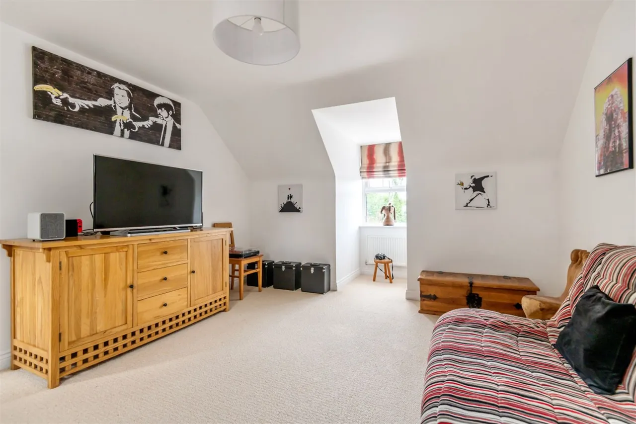Buttinghill Drive, Cuckfield, RH17, photo 10
