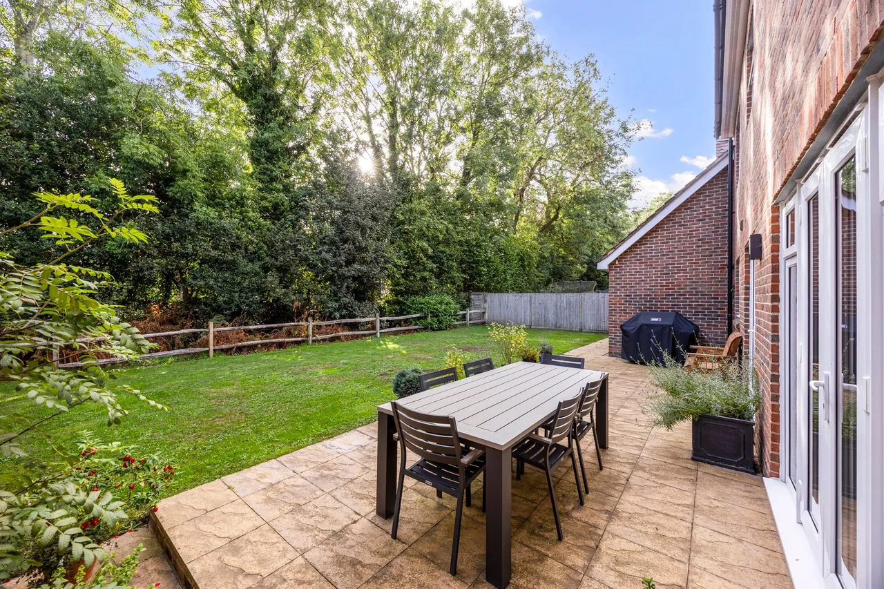 Buttinghill Drive, Cuckfield, RH17, photo 3