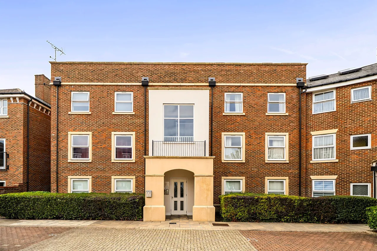 2 bed flat for sale, Summer Gardens, UB10