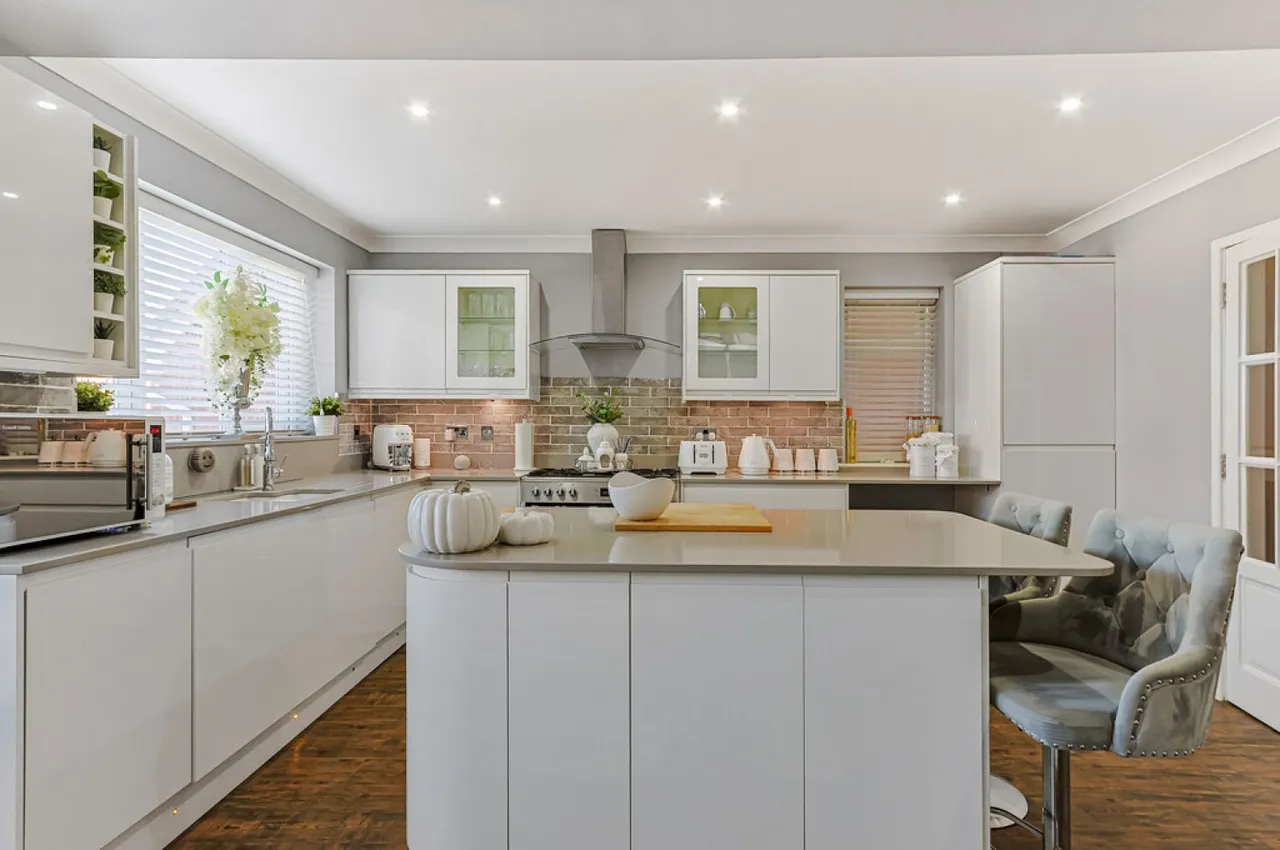 Saxonhurst Gardens, Bournemouth, BH10, photo 4