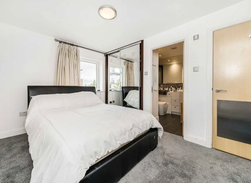 Holland Gardens, Brentford, TW8, photo 4