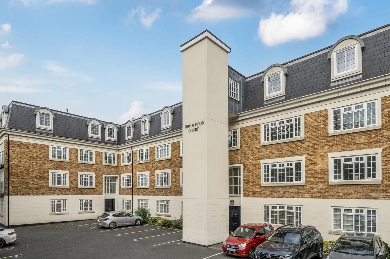 4 bed flat for sale — Tweedy Road, BR1