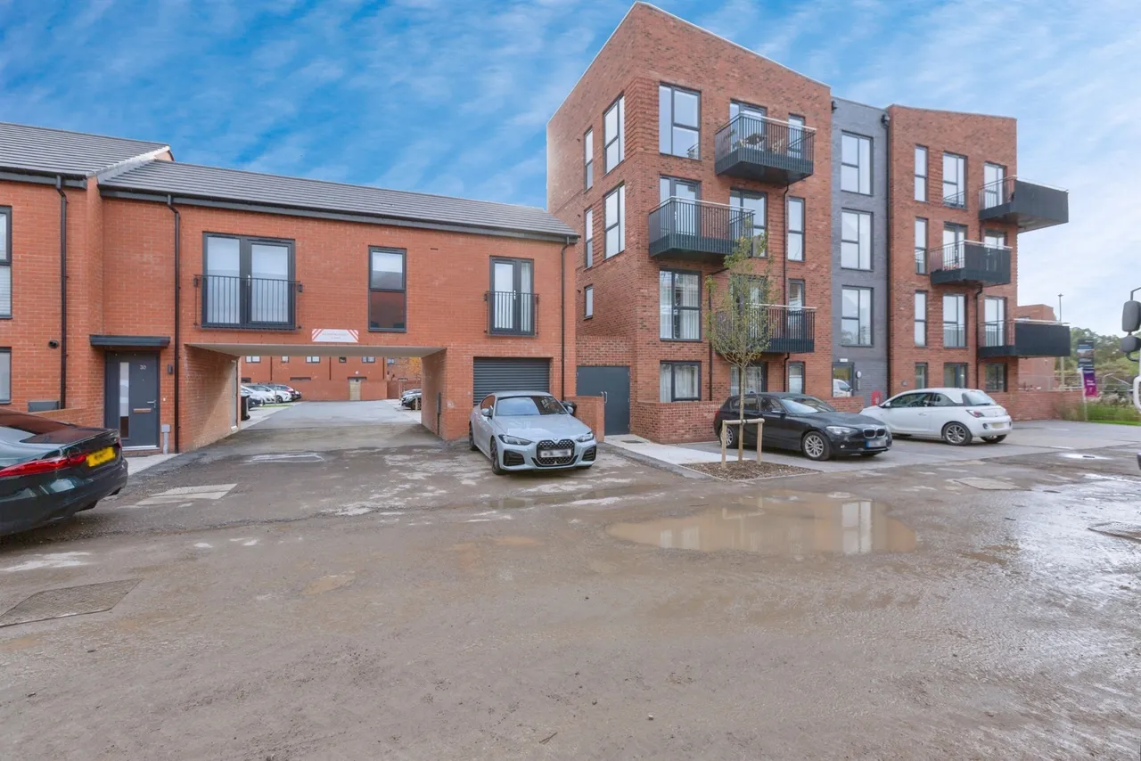 2 bed flat for sale — Pingle Wharf Approach, Leicester