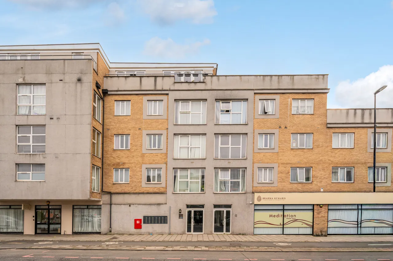 2 bed flat for sale — Flat 20, 3 High Street Colliers Wood, London