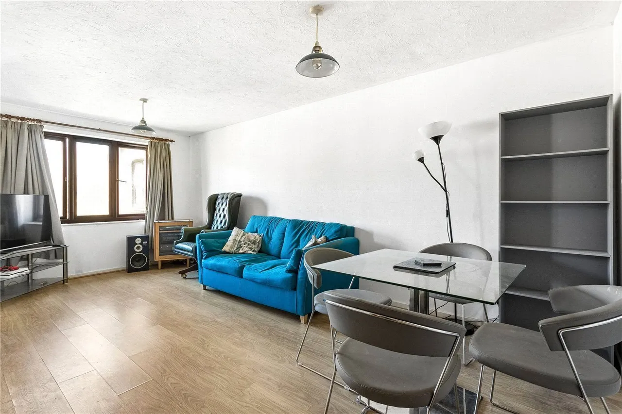 1 bed flat for sale, Riverside Close, London, E5