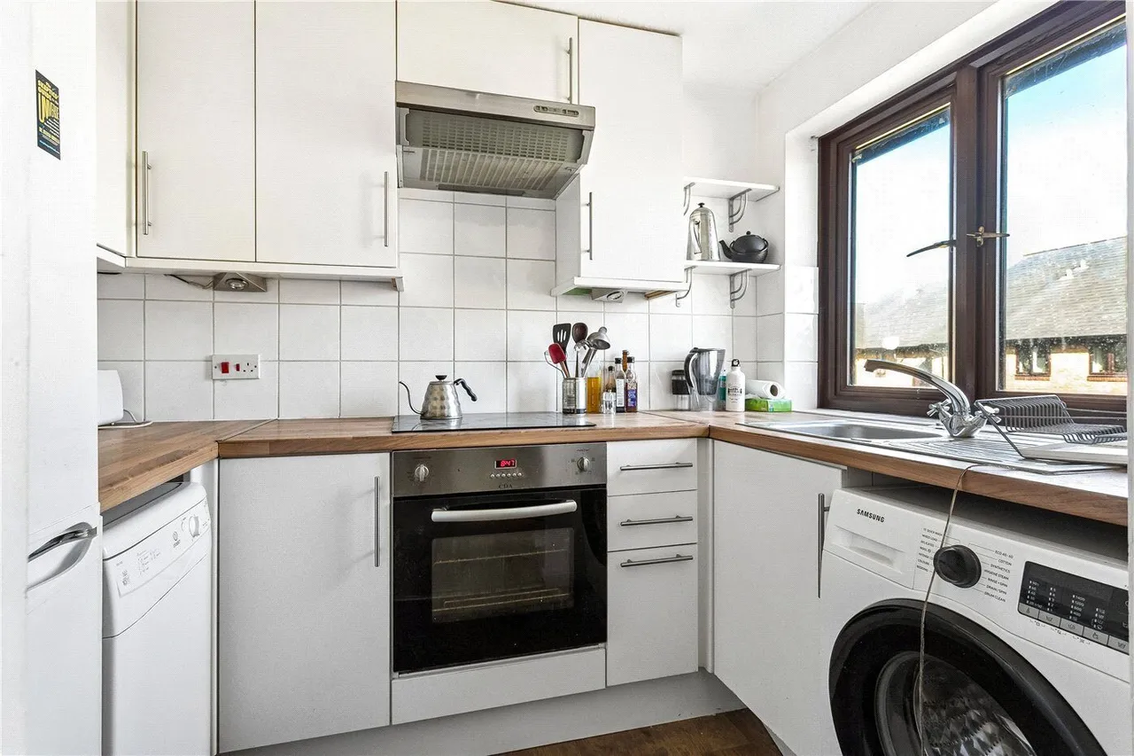 Riverside Close, London, E5, photo 2
