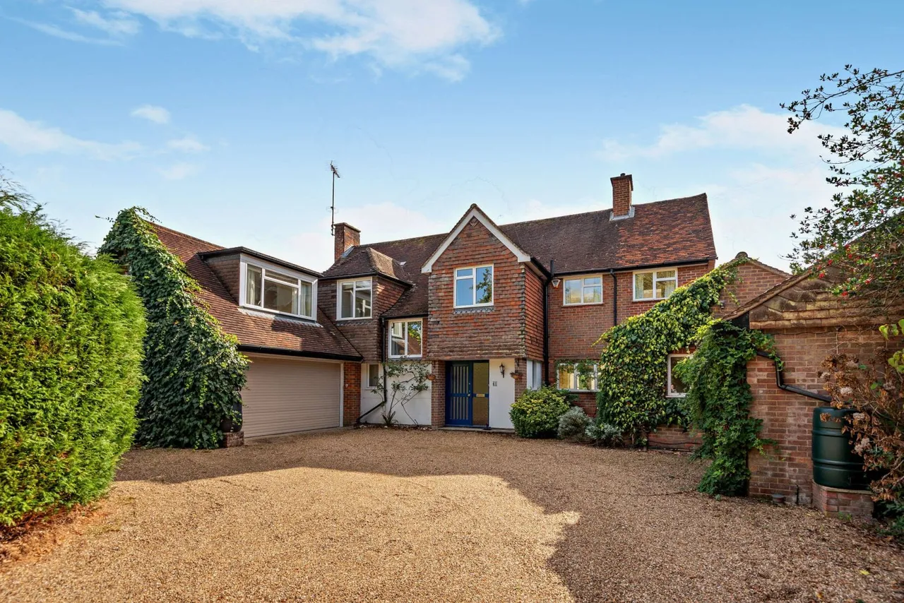 5 bed house to rent, Burkes Road, Beaconsfield, HP9