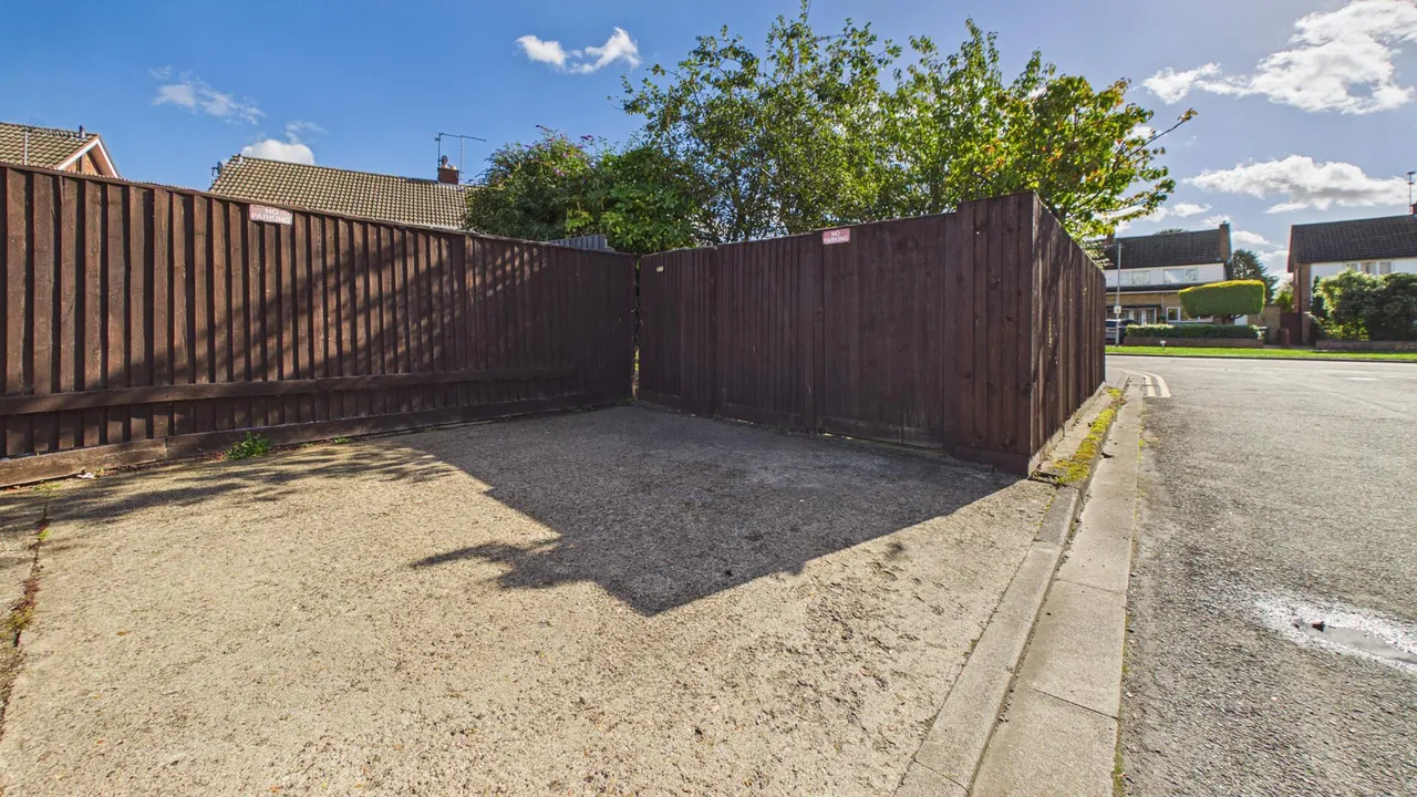 Enfield Gardens, Peterborough, photo 19