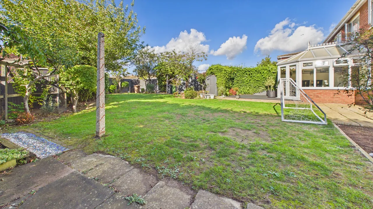 Enfield Gardens, Peterborough, photo 17