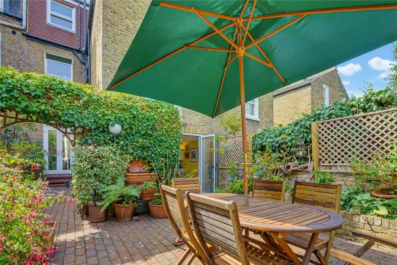 Broomwood Road, London, SW11, photo 7