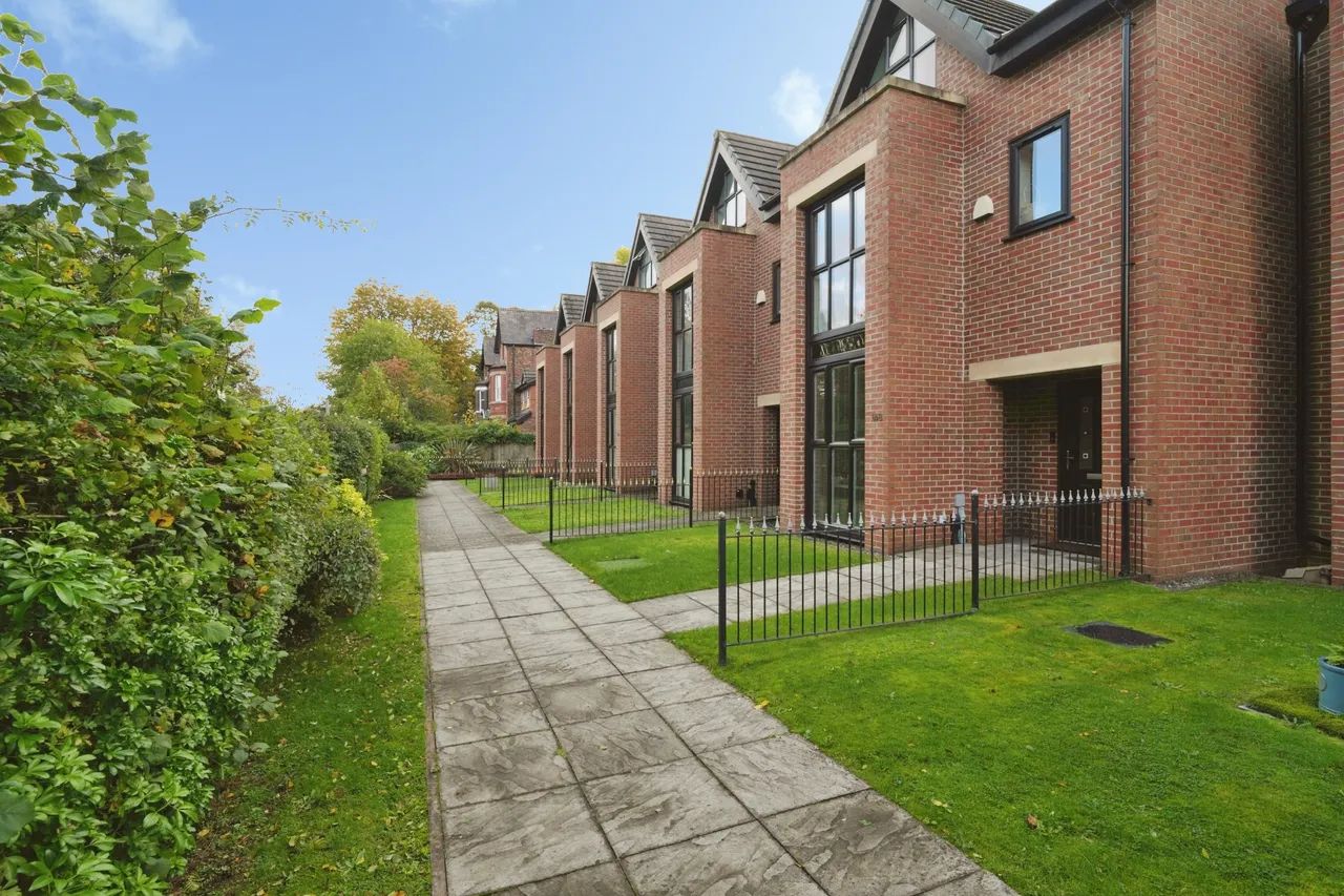 5 bed house for sale, Manchester Road, Manchester, M27