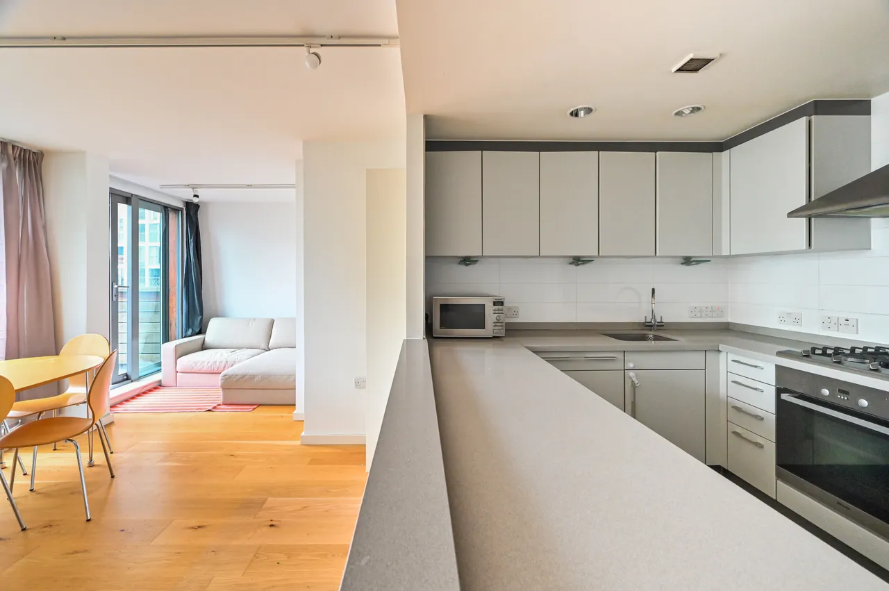 27 Peacock Place, London, photo 10