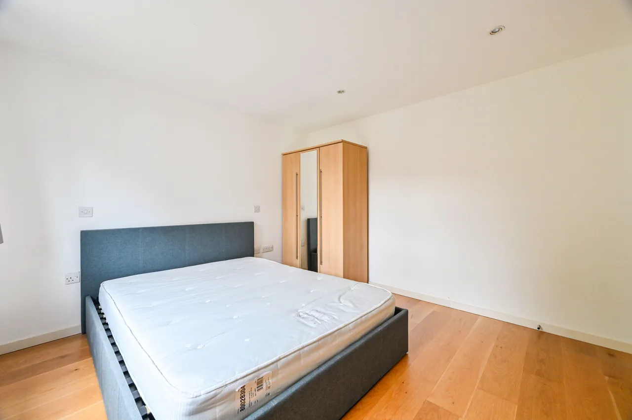 27 Peacock Place, London, photo 5