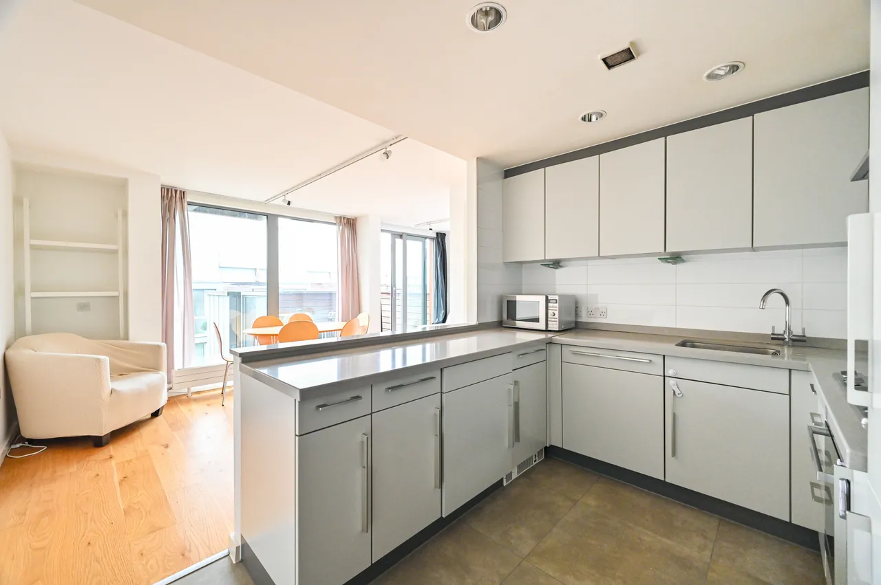 27 Peacock Place, London, photo 12