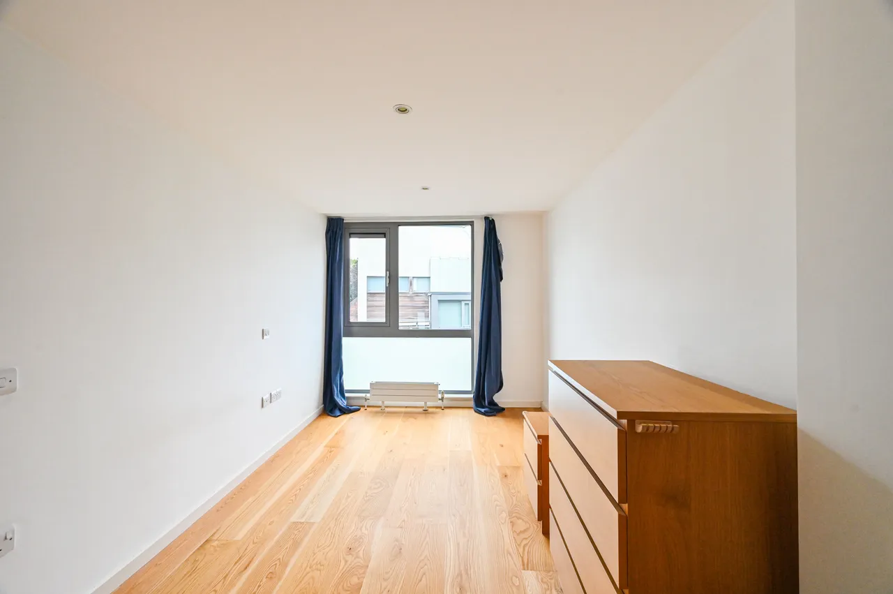 27 Peacock Place, London, photo 11