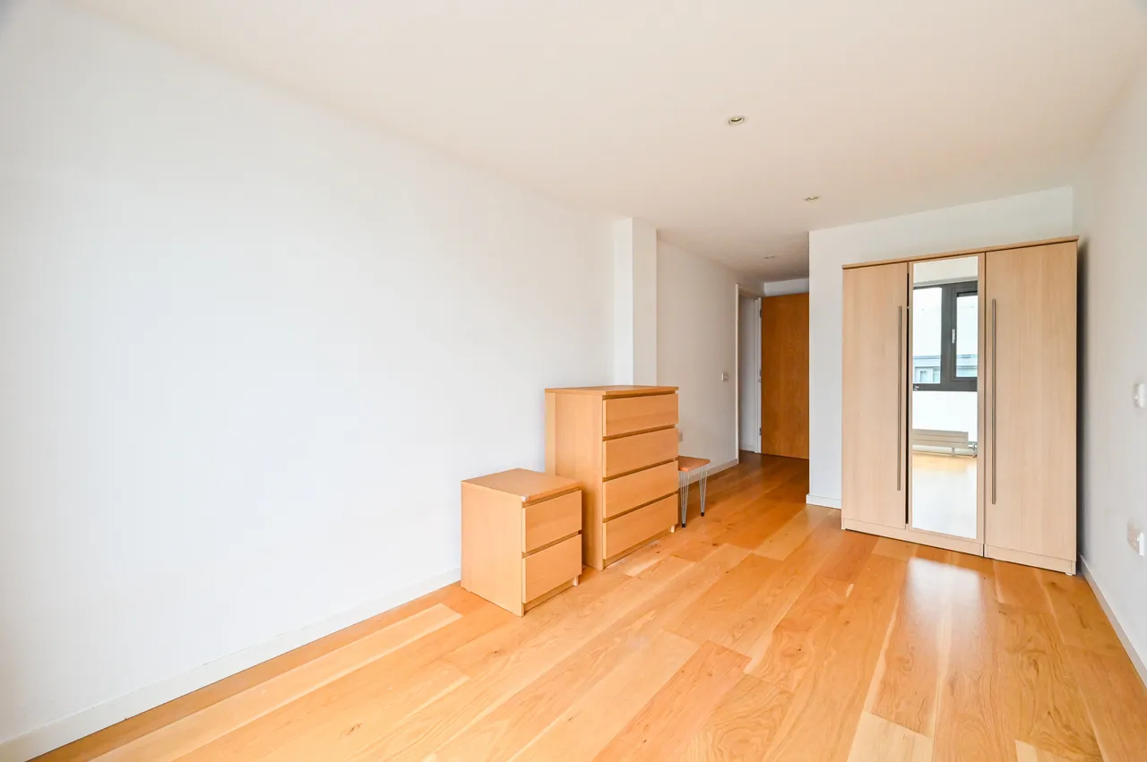 27 Peacock Place, London, photo 2