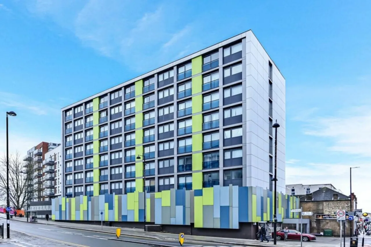 1 bed flat for sale — Trident House, Station Road, Hayes