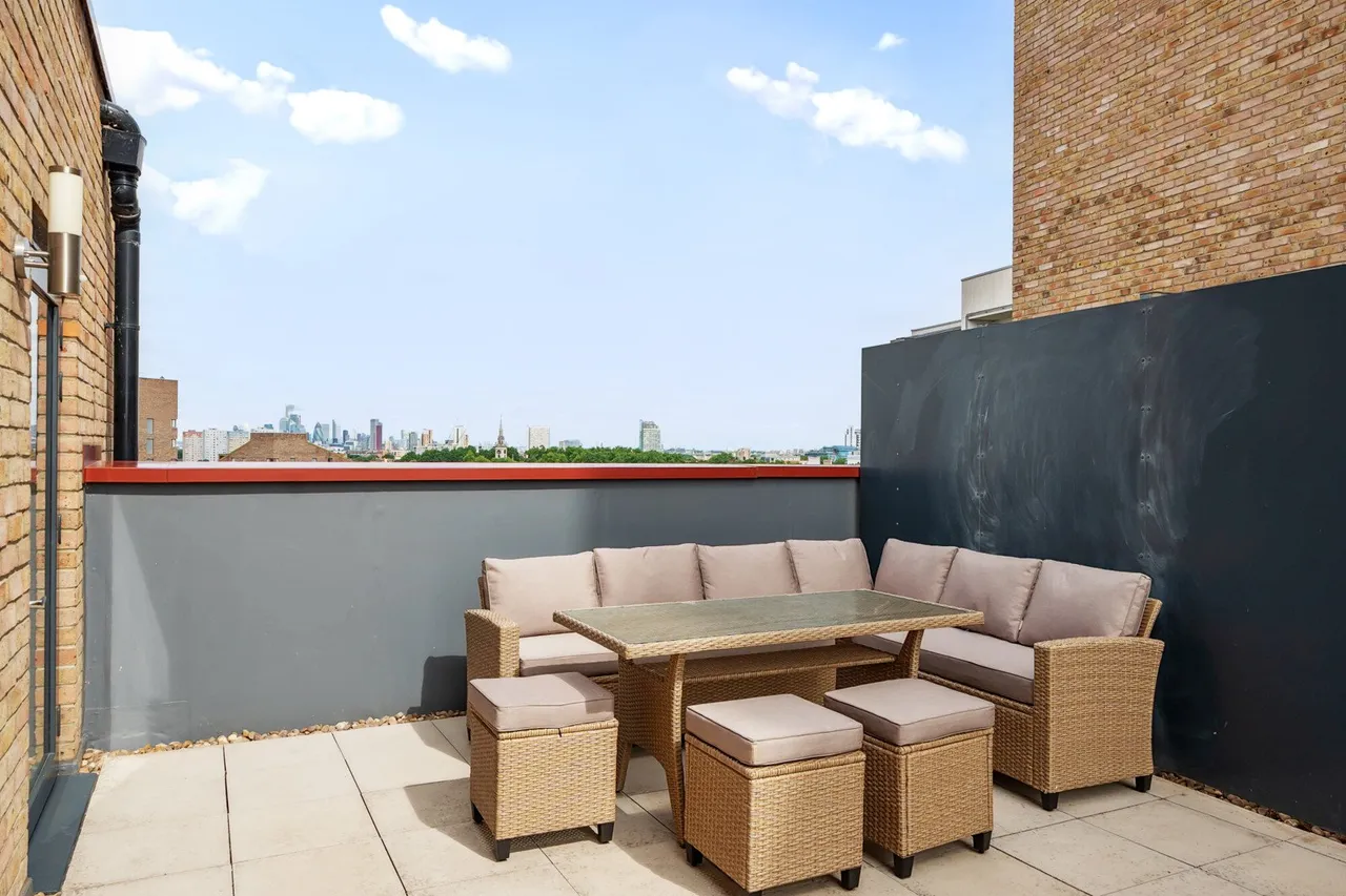 2 bed flat for sale — Greenwich High Road, SE10