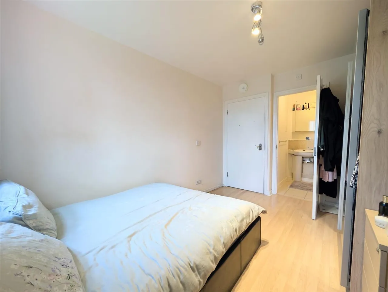 Holyhead Mews, Slough, photo 5
