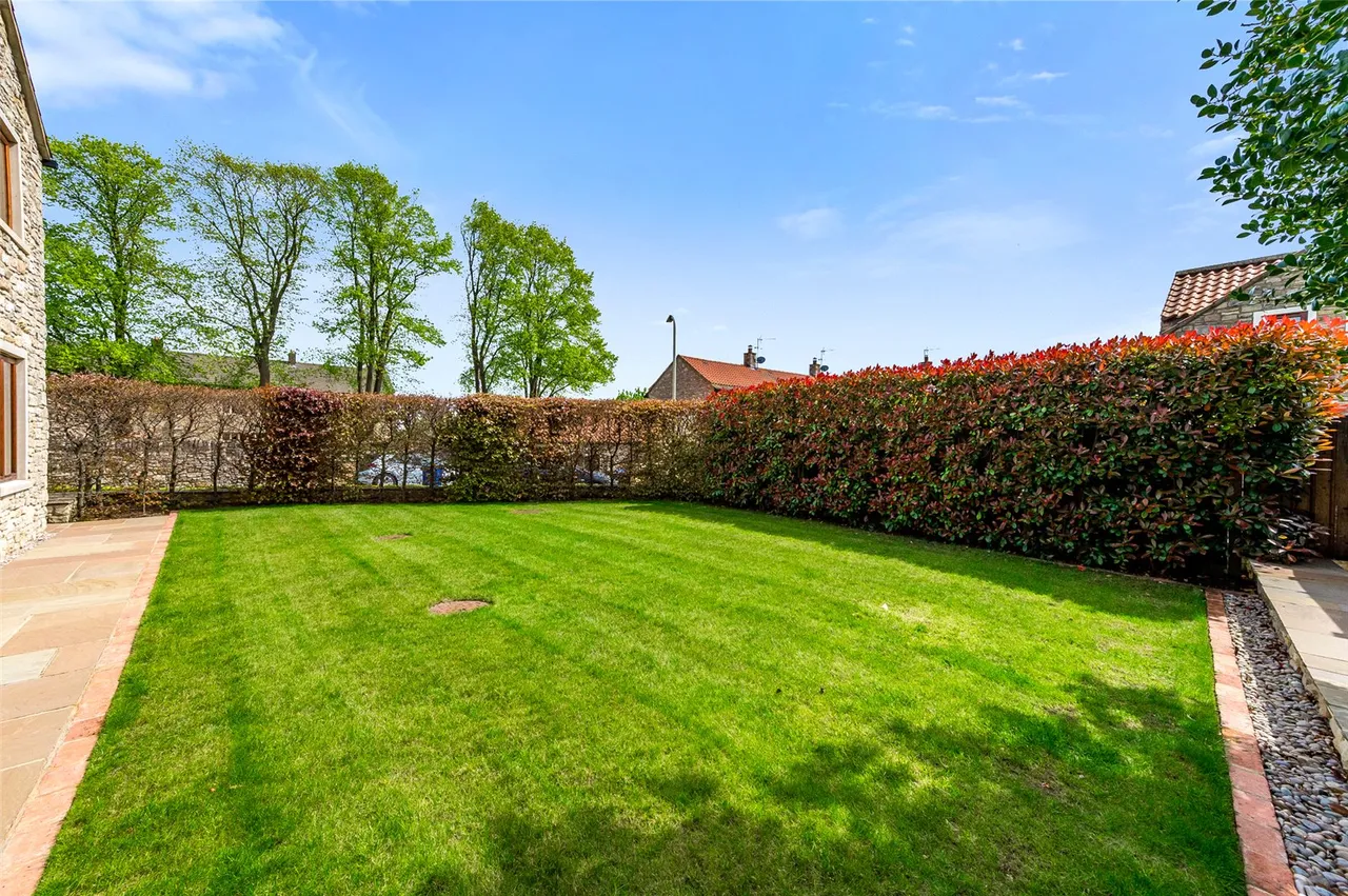 Old Hall Court, Burton Salmon, photo 2