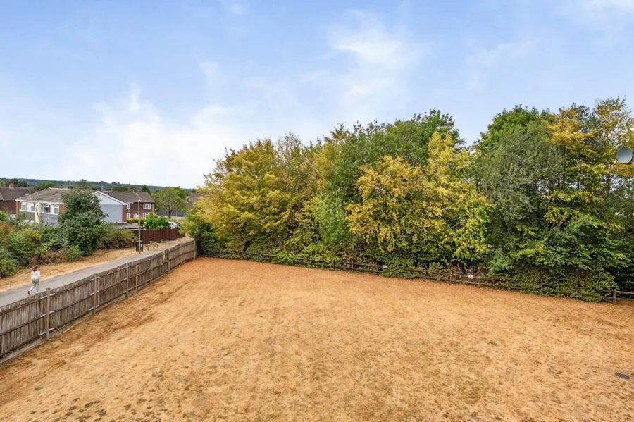 Hawthorne Close, Thatcham, RG18, photo 17
