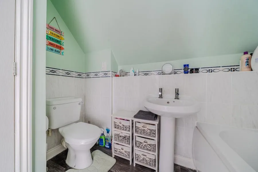 Hawthorne Close, Thatcham, RG18, photo 16