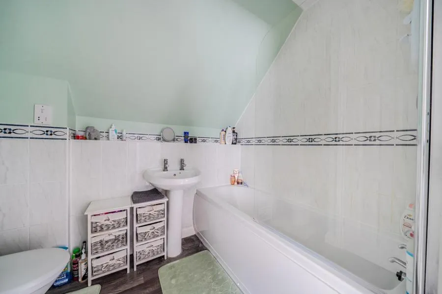 Hawthorne Close, Thatcham, RG18, photo 15