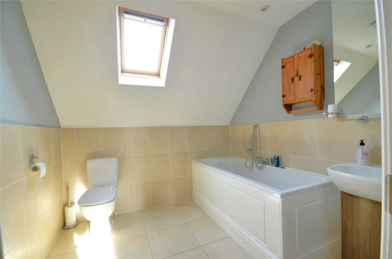 Maple Dell, Lower Dene, RH19, photo 7