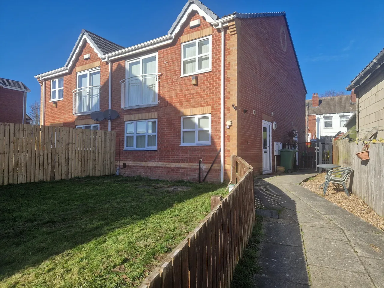 2 bed house to rent, Sandringham Court, Streethouse, WF7