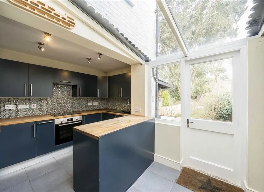Watts Lane, Teddington, TW11, photo 2