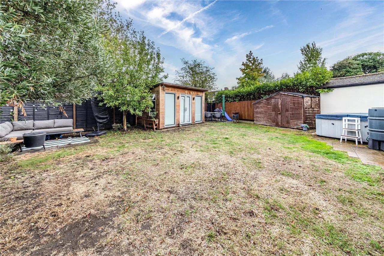 Tewkesbury Close, Byfleet, photo 27
