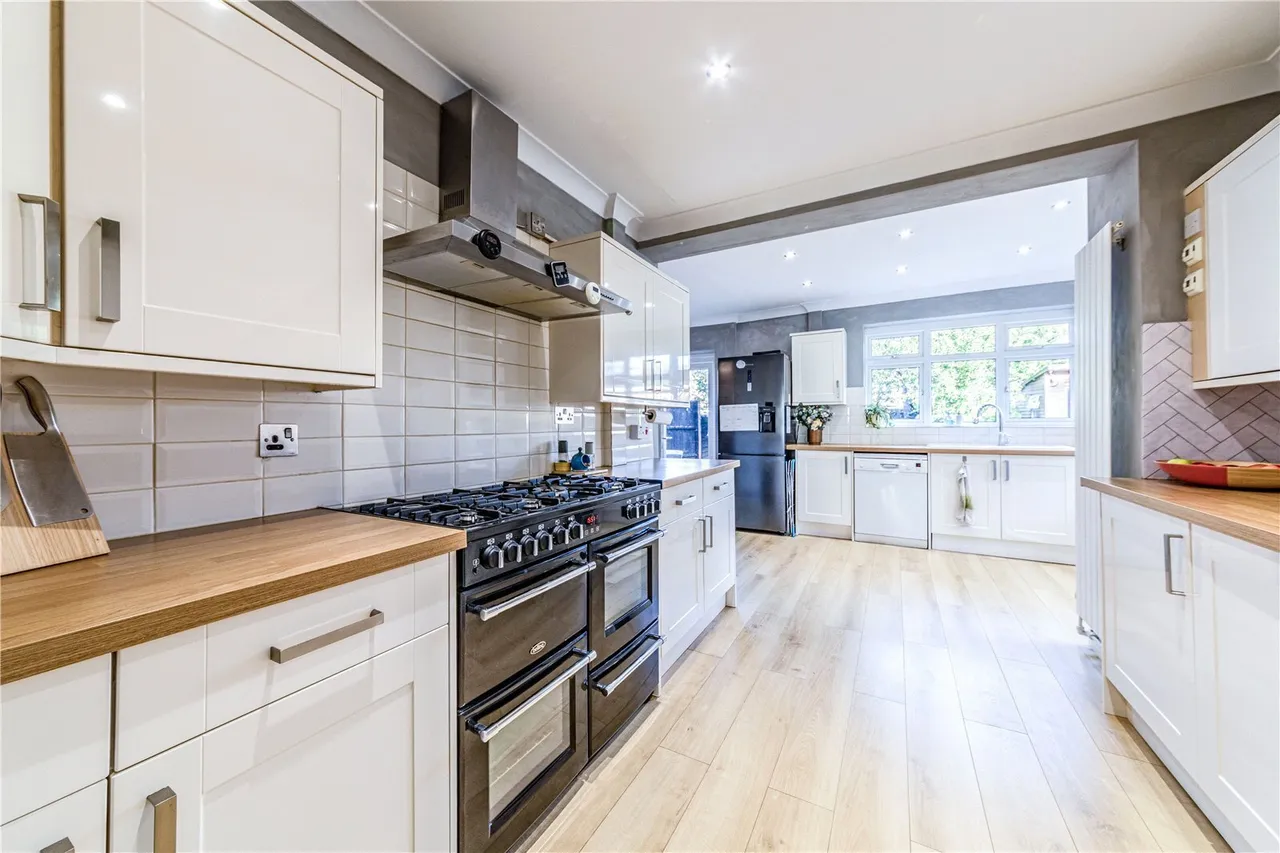 Tewkesbury Close, Byfleet, photo 2