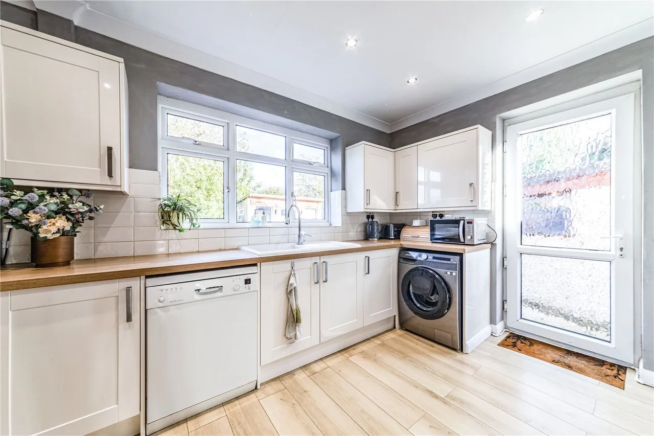 Tewkesbury Close, Byfleet, photo 5