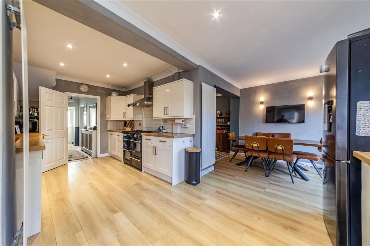 Tewkesbury Close, Byfleet, photo 4