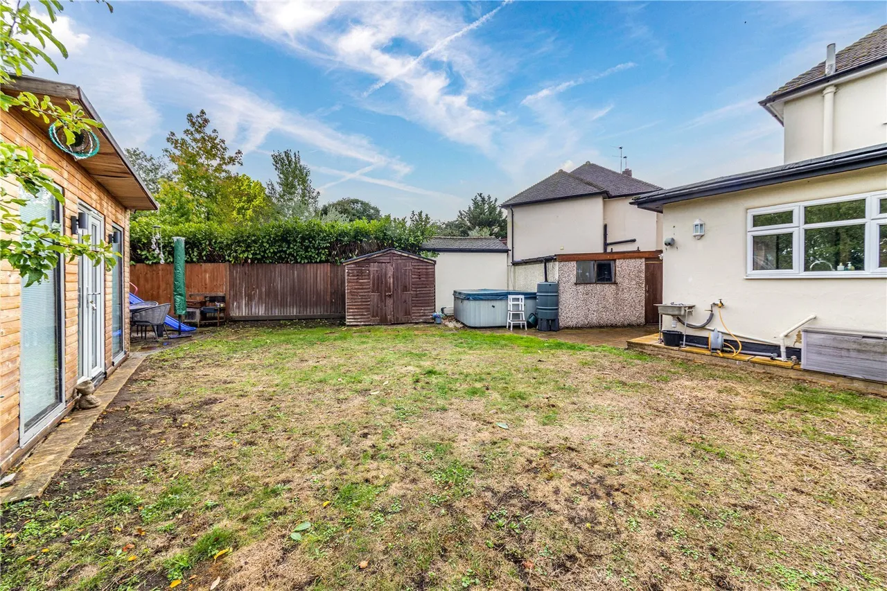 Tewkesbury Close, Byfleet, photo 32