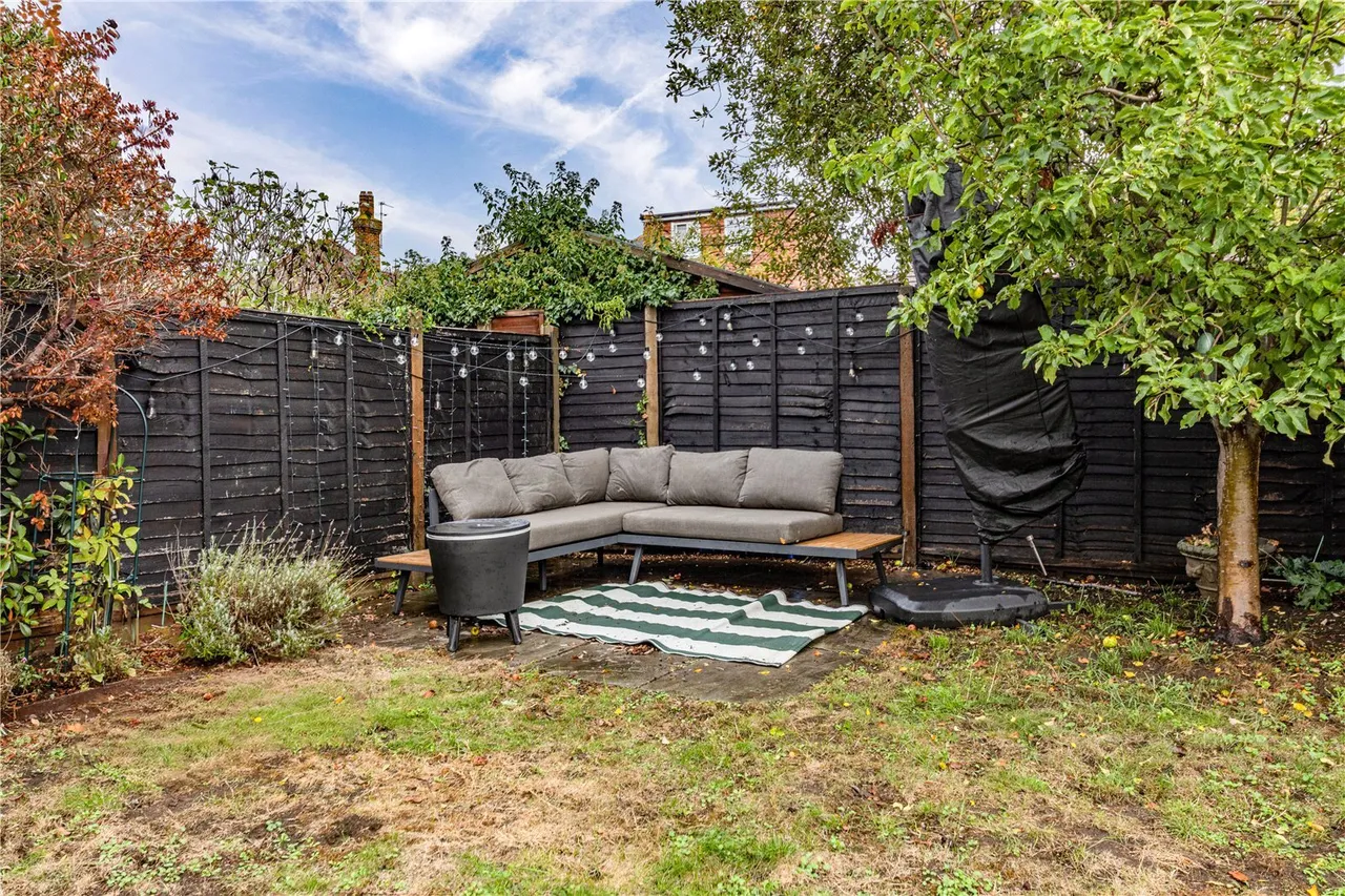 Tewkesbury Close, Byfleet, photo 28
