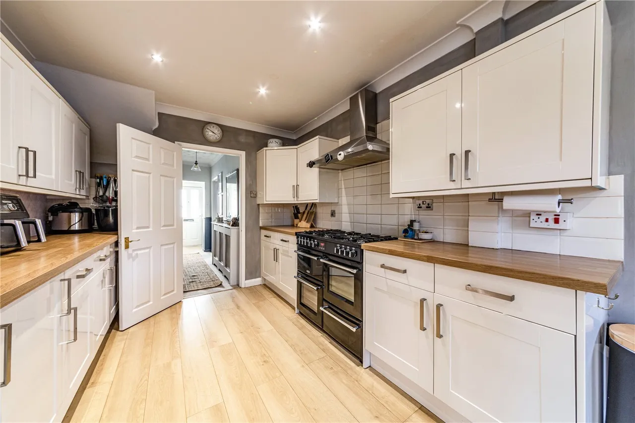 Tewkesbury Close, Byfleet, photo 3