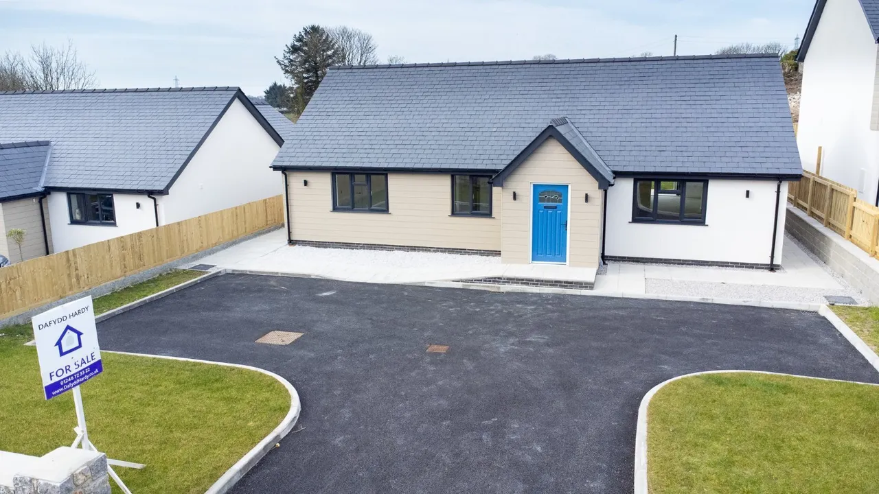 3 bed house for sale, Talwrn, Llangefni