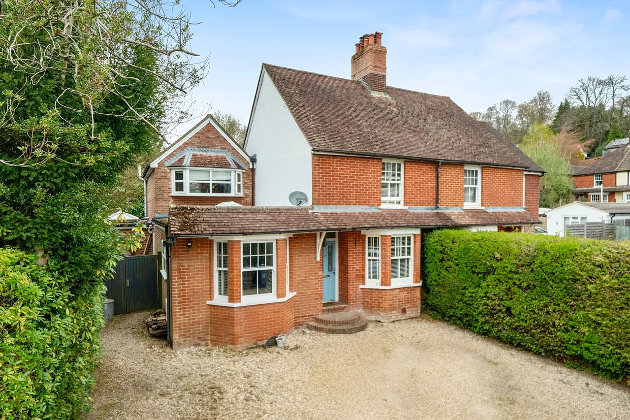 3 bed property for sale, Underwood Road, Haslemere, GU27