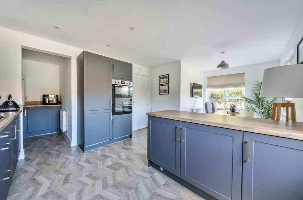 St. Marys Grove, Nailsea, BS48, photo 8