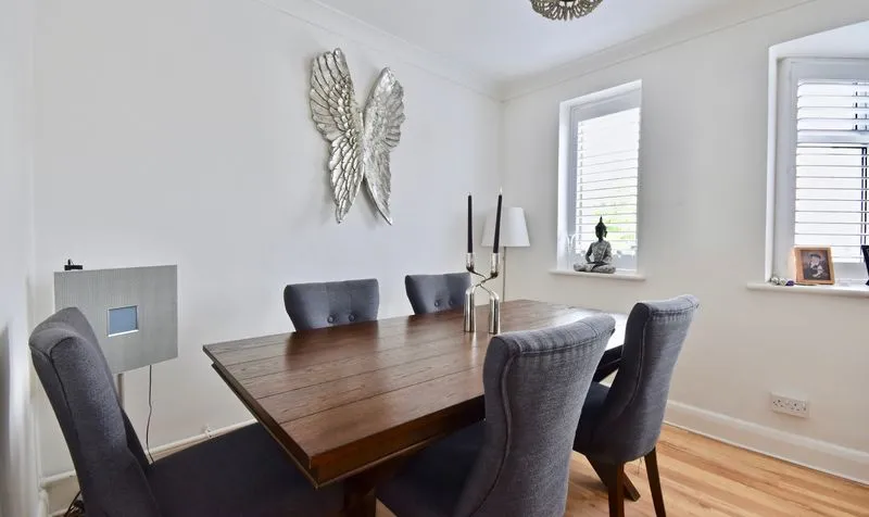 Craddocks Parade, Ashtead, KT21, photo 3