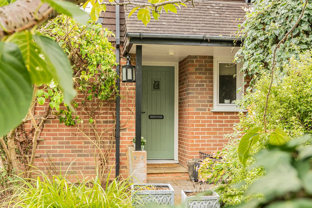The Street, Hascombe, GU8, photo 5
