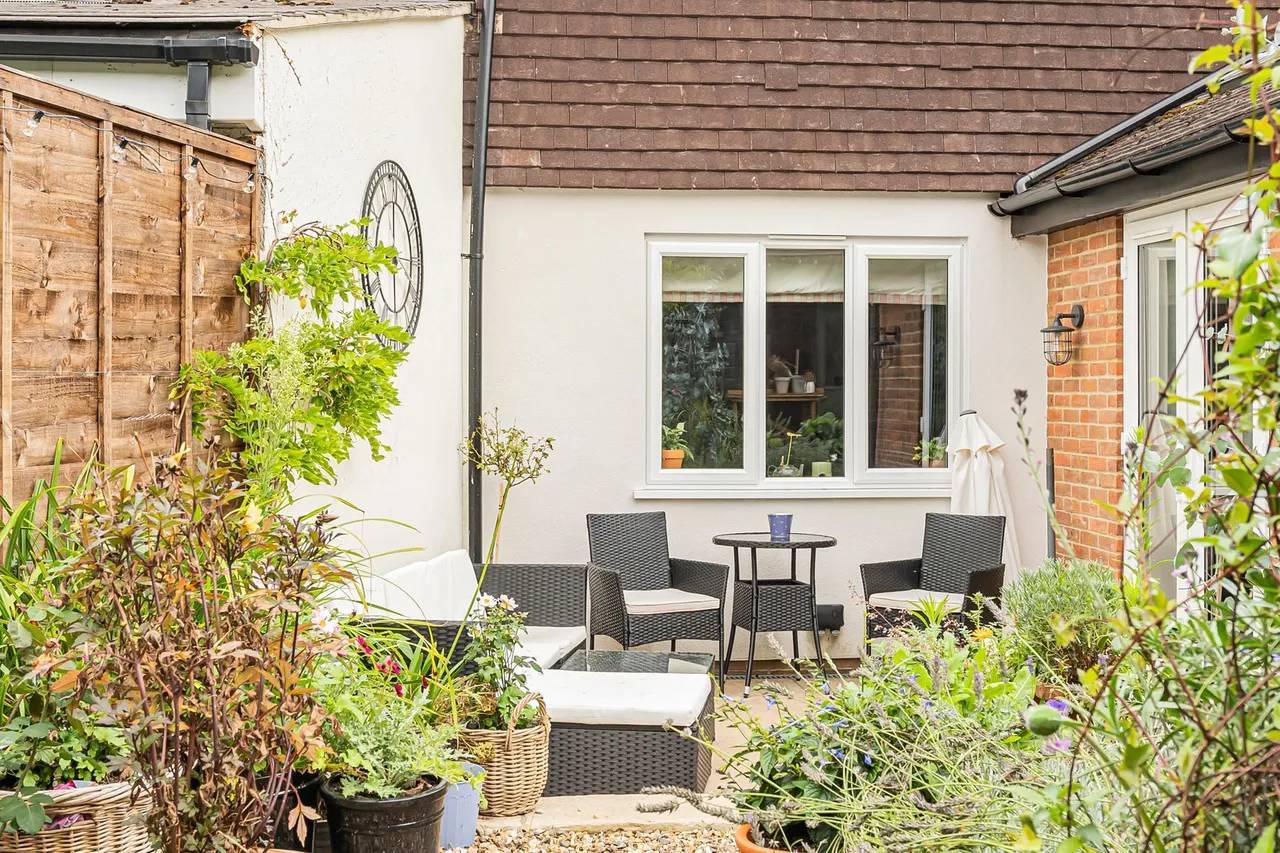 The Street, Hascombe, GU8, photo 28