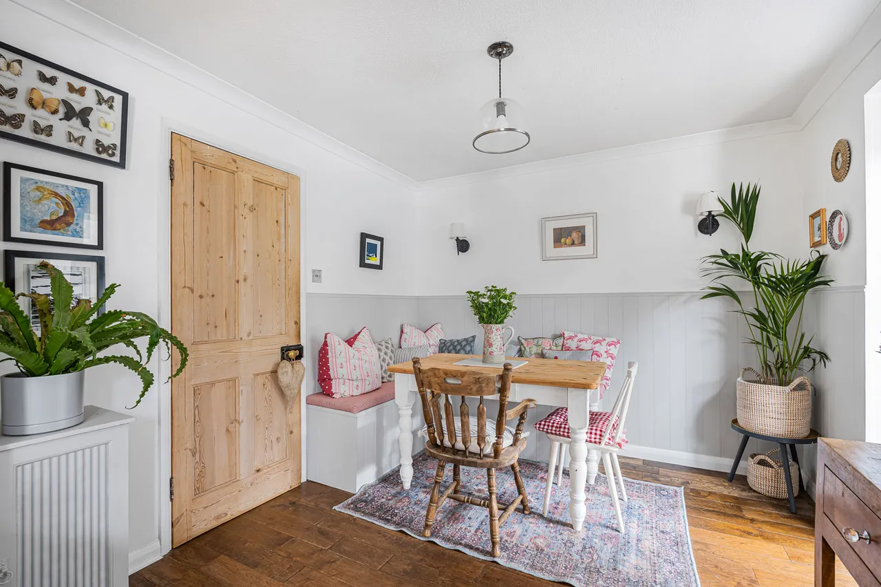 The Street, Hascombe, GU8, photo 9