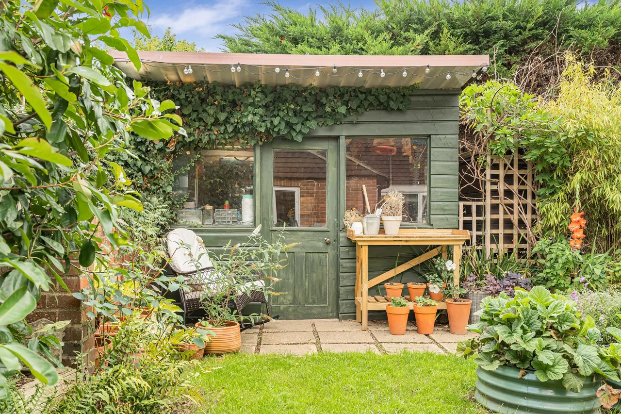 The Street, Hascombe, GU8, photo 27