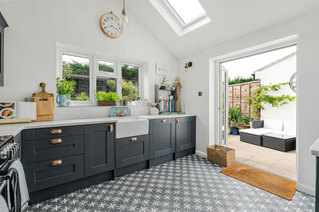 3 bed house for sale, The Street, Hascombe, GU8